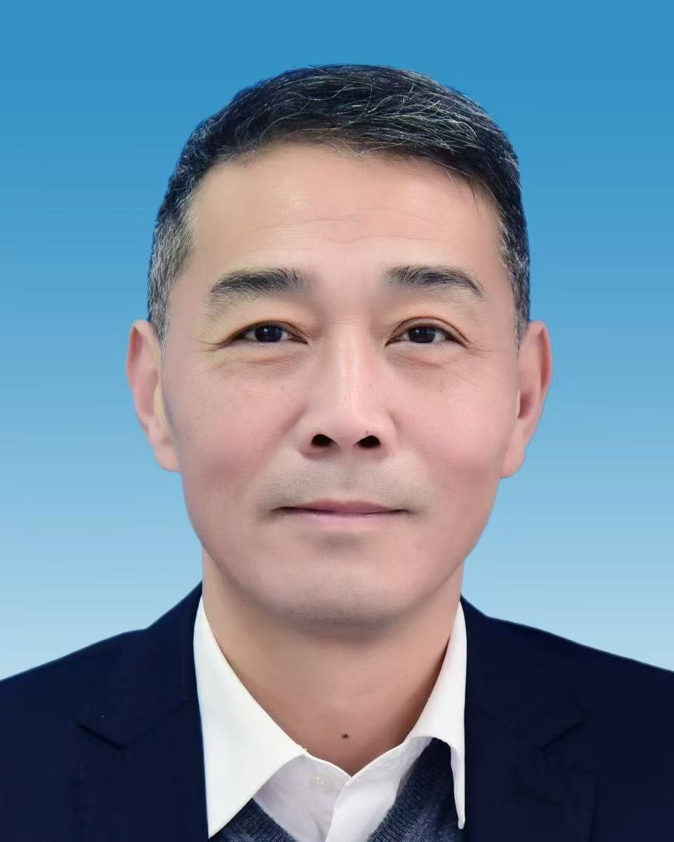 邓晖  体育艺术学院院长